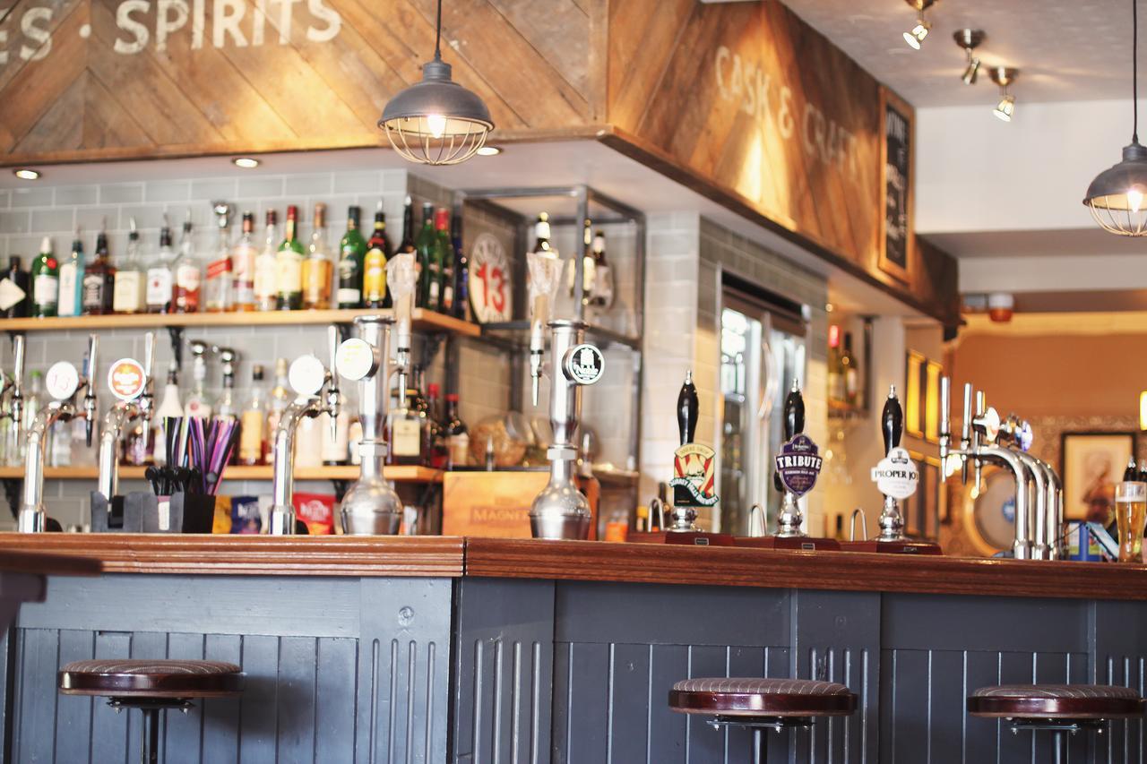 The Station Hotel West Byfleet Eksteriør billede